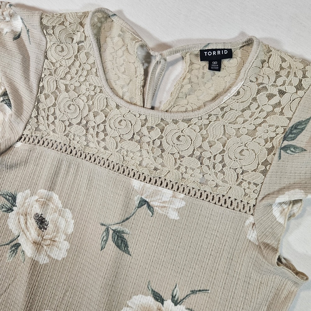 Torrid Babydoll Top‎ Women's Size 00 Beige Floral Print Lace Yoke